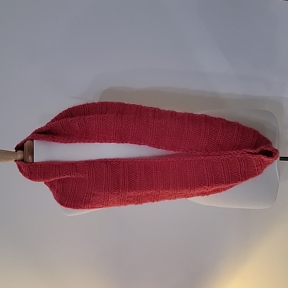 NWT Pink Knit Infinty Scarf - Picture 2 of 8